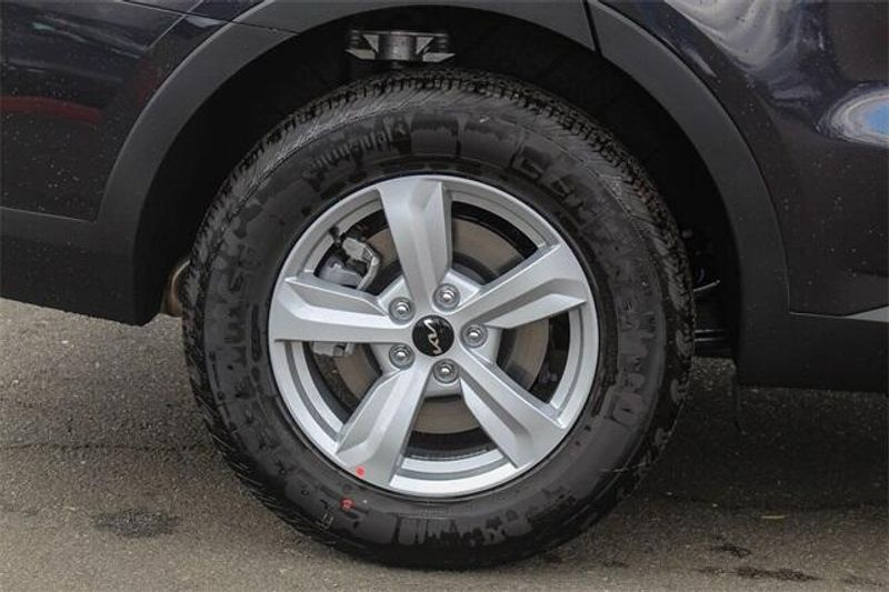 2025 Kia Sorento LXImage 19