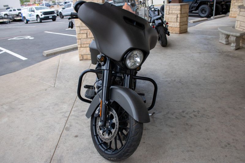 USED 2019 HARLEY STREET GLIDE SPECIAL Image 2