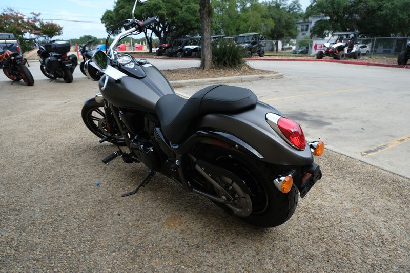 2024 Kawasaki VULCAN 900 CUSTOM METALLIC MATTE DARK GRAY AND METALLIC FLAT SPARK BLACKImage 3