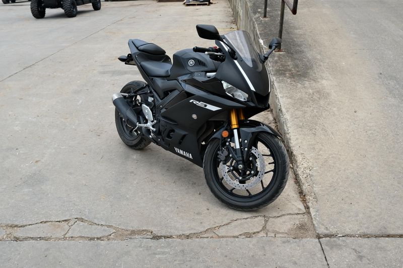 2019 Yamaha YZFR3 BLACK Image 1