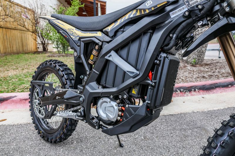 2025 SURRON ULTRA BEE BLACK Image 11