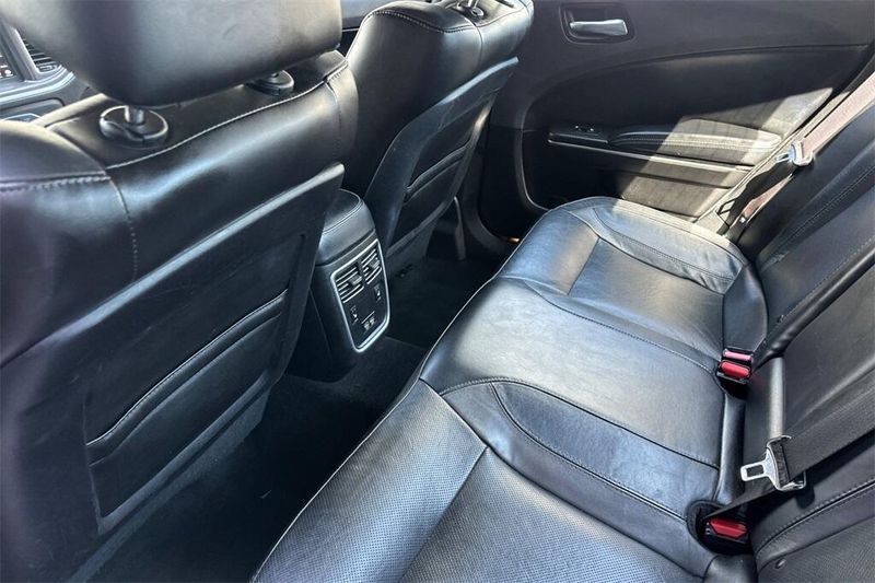 2021 Dodge Charger SXT photo 12