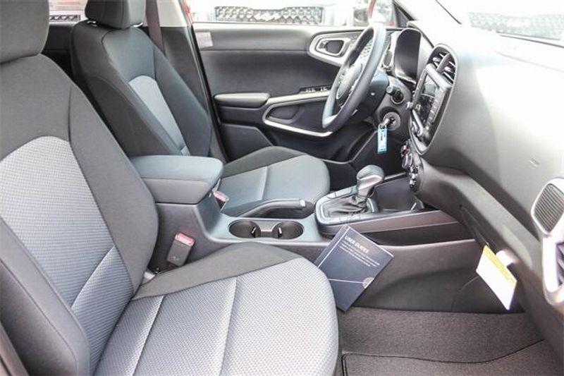 New 2025 Kia Soul LXImage 34