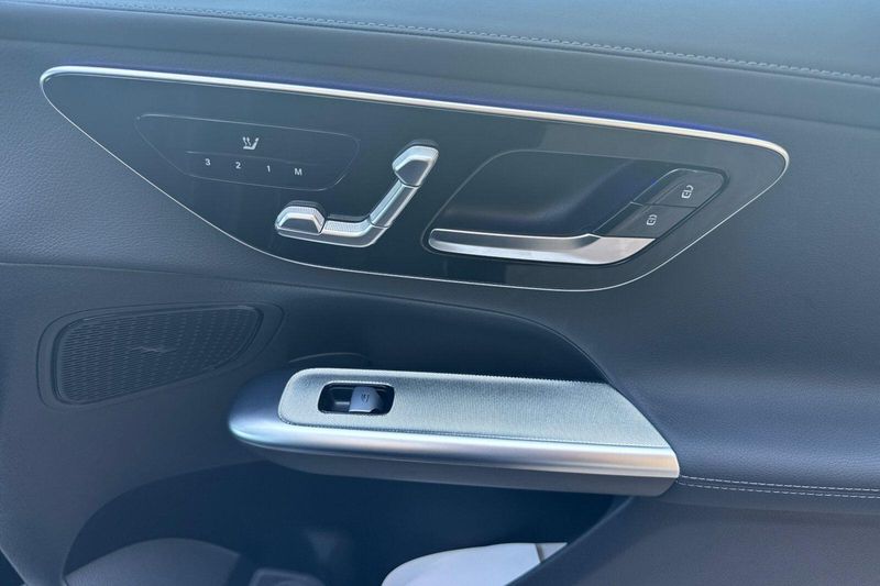 Used 2025 Mercedes-Benz GLC 300Image 20