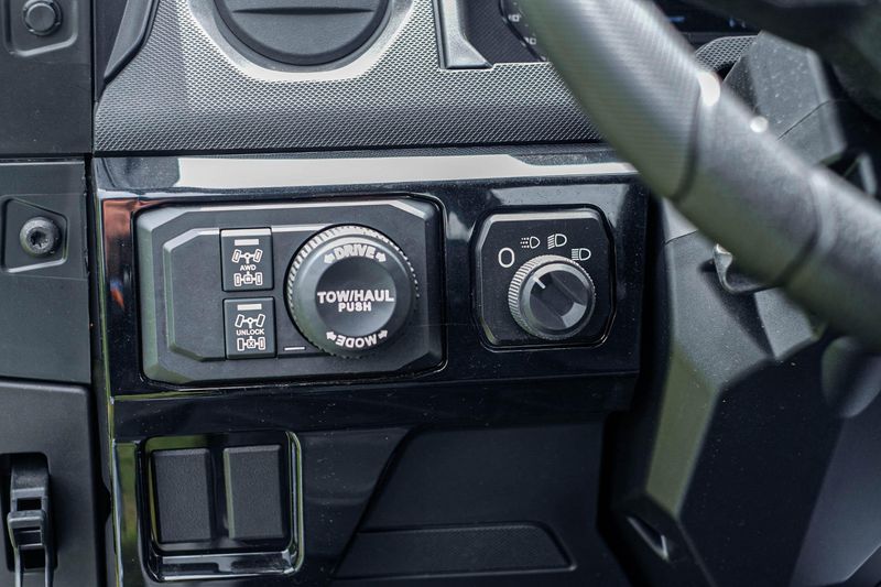 2024 Polaris RANGER CREW XD 1500 PREMIUM   TURBO SILVER Image 9
