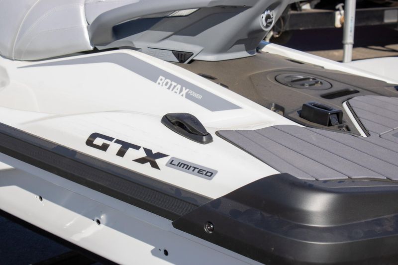 NEW 2026 SEADOO GTX LIMITED 325 WITH SOUND SYSTEM Image 8