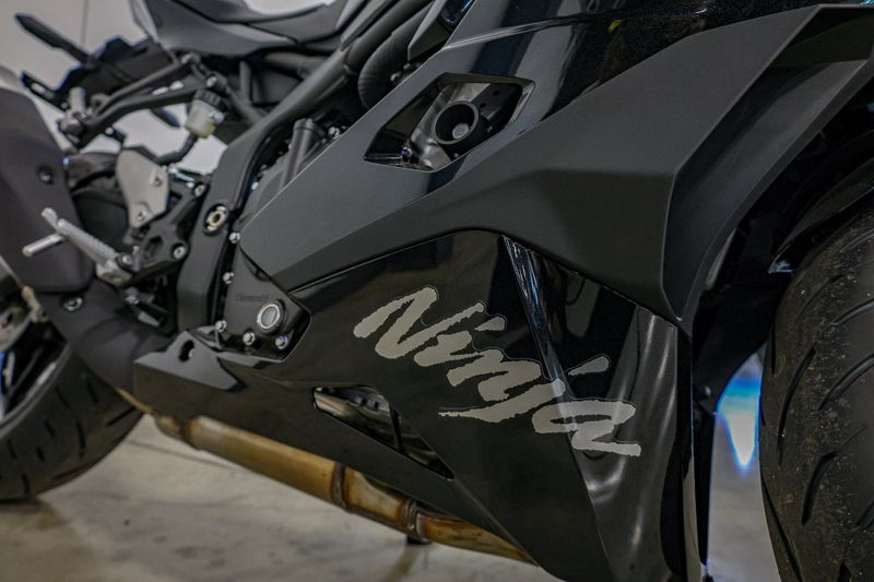 2025 Kawasaki NINJA ZX4R ABS METALLIC SPARK BLACK Image 9