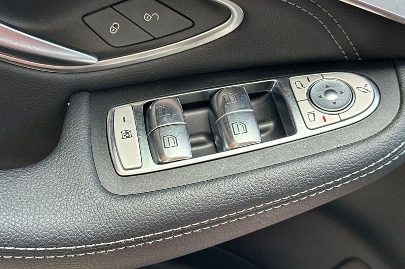2021 Mercedes-Benz GLC 43 AMGImage 12