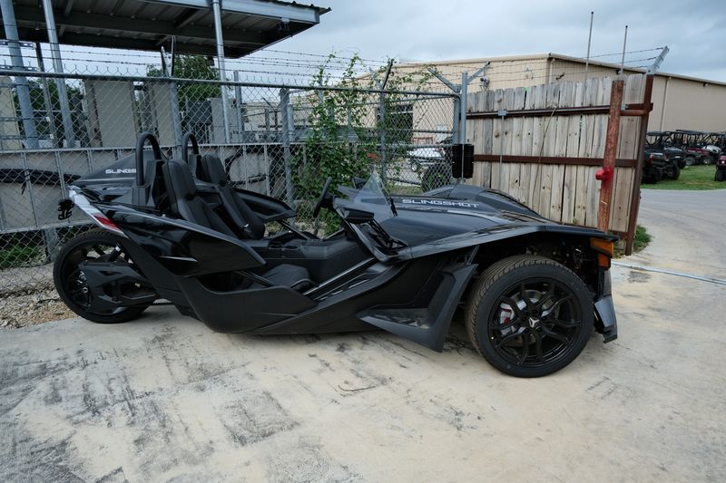 2024 Polaris SLINGSHOT S WITH TECHNOLOGY PACKAGE AUTODRIVE JET BLACKImage 2