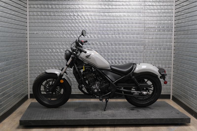 NEW 2026 HONDA REBEL 300 E-CLUTCH Image 6