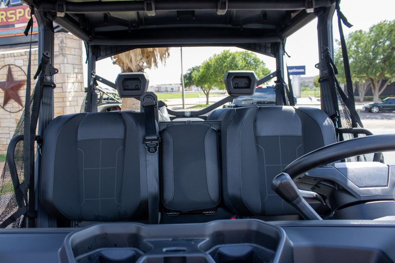 NEW 2026 CAN-AM DEFENDER MAX XT HD11 Image 12