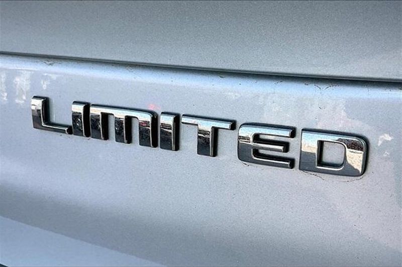Used 2023 Jeep Grand Cherokee L LimitedImage 31