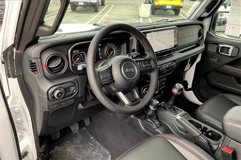 New 2025 Jeep Wrangler 4-door Rubicon XImage 6