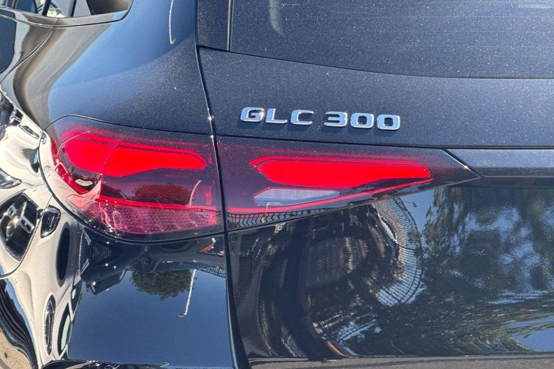 Used 2025 Mercedes-Benz GLC 300Image 33