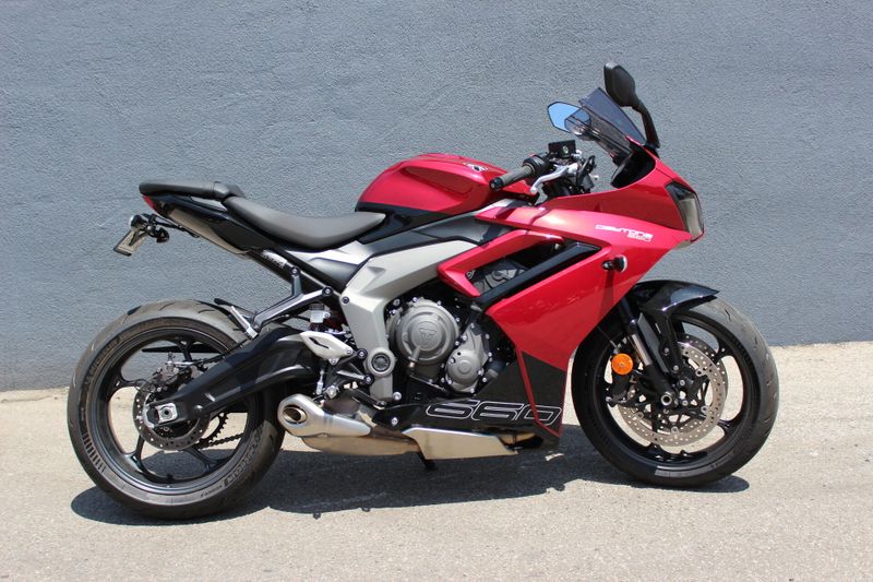 2025 Triumph DAYTONA 660 Image 1