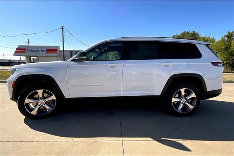 2025 Jeep Grand Cherokee L Limited 4x4Image 13