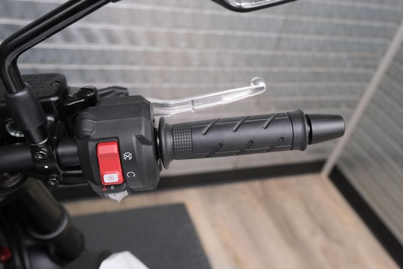 NEW 2025 HONDA CB750 HORNET Image 20