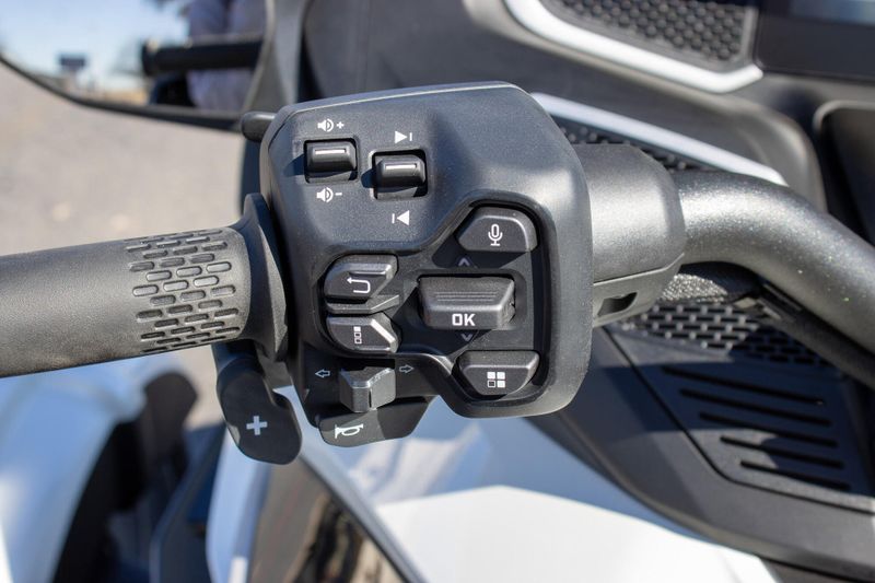 NEW 2026 CAN-AM SPYDER RT LIMITED Image 15