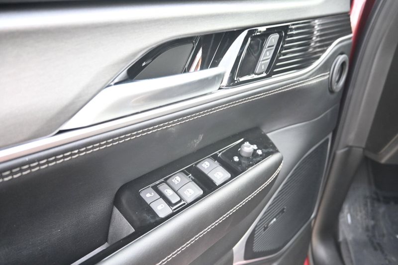 2025 Wagoneer L Image 19