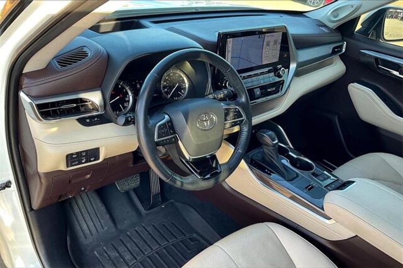 2020 Toyota Highlander PlatinumImage 14