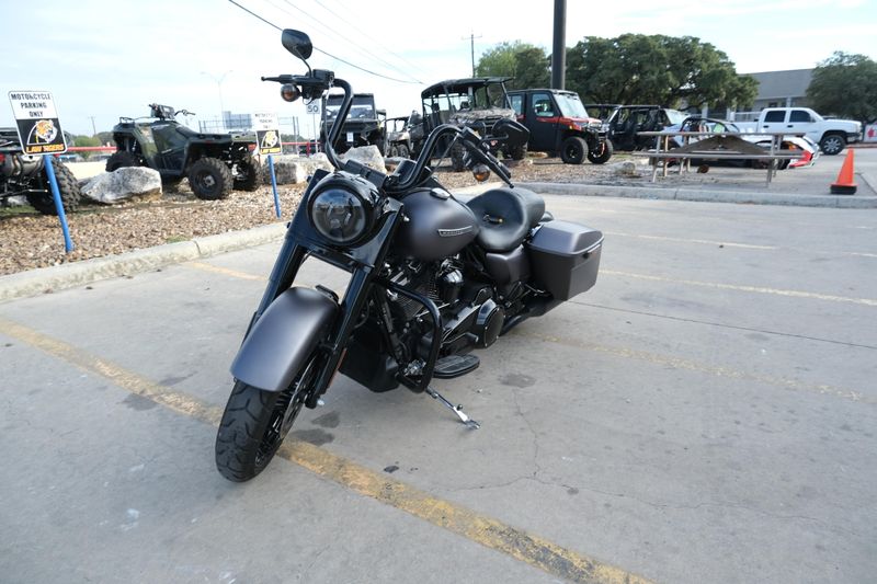 2017 HARLEY ROAD KING SPECIAL BLACKImage 3