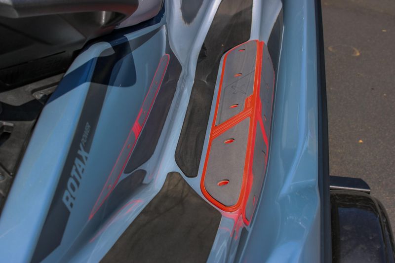 2025 SEADOO RXPX 325 WITH SOUND SYSTEM ICE METAL AND MANTA GREEN Image 34