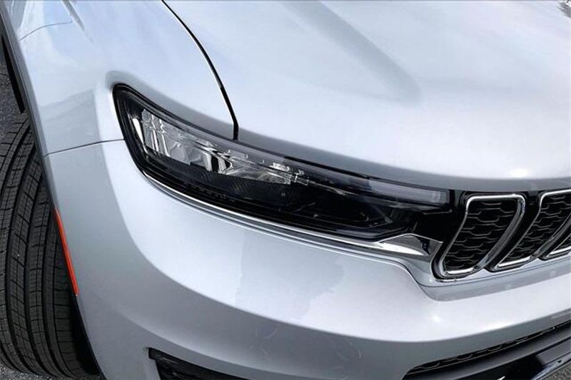 New 2025 Jeep Grand Cherokee L Limited 4x4Image 11