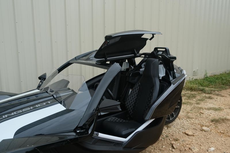 2019 Polaris SLINGSHOT GT BLACK CRYSTAL Image 9
