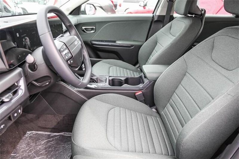 New 2025 Kia K4 EXImage 8