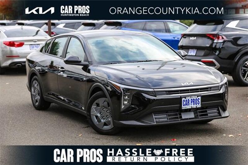 New 2025 Kia K4 LXImage 1