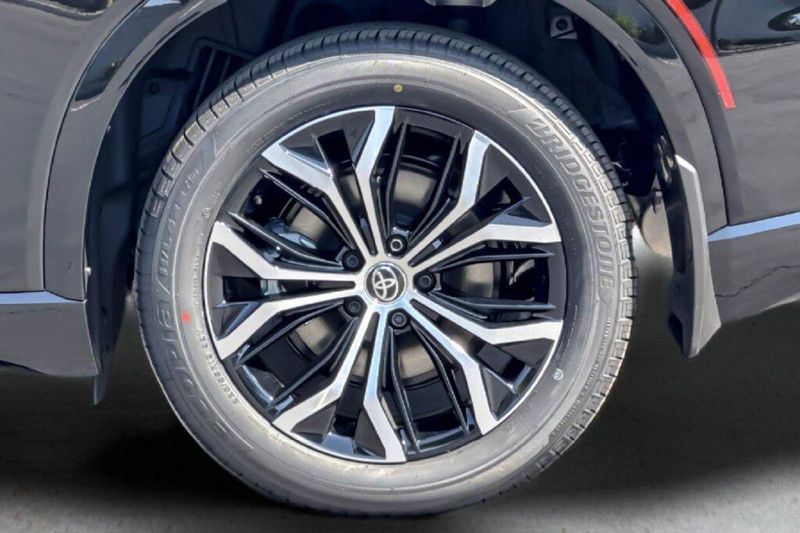 New 2026 Toyota Crown Signia XLEImage 32