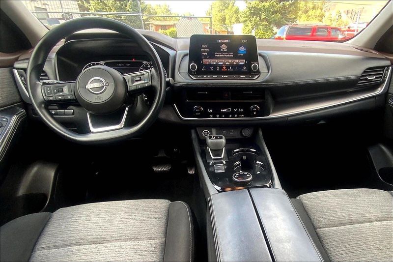 2023 Nissan Rogue SV photo 15