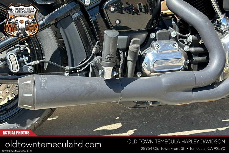 2021 Harley-Davidson Softail in a Black exterior color. BMW Motorcycles of Temecula – Southern California (951) 506-6903 bmwmotorcyclesoftemecula.com 