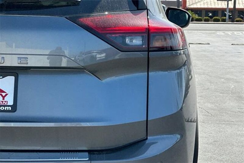 New 2025 Nissan Rogue SVImage 20