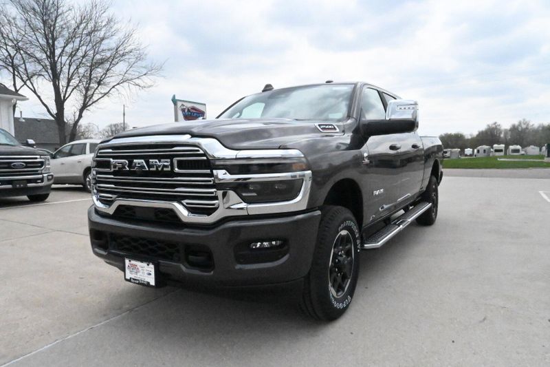 2025 RAM 2500 LaramieImage 4