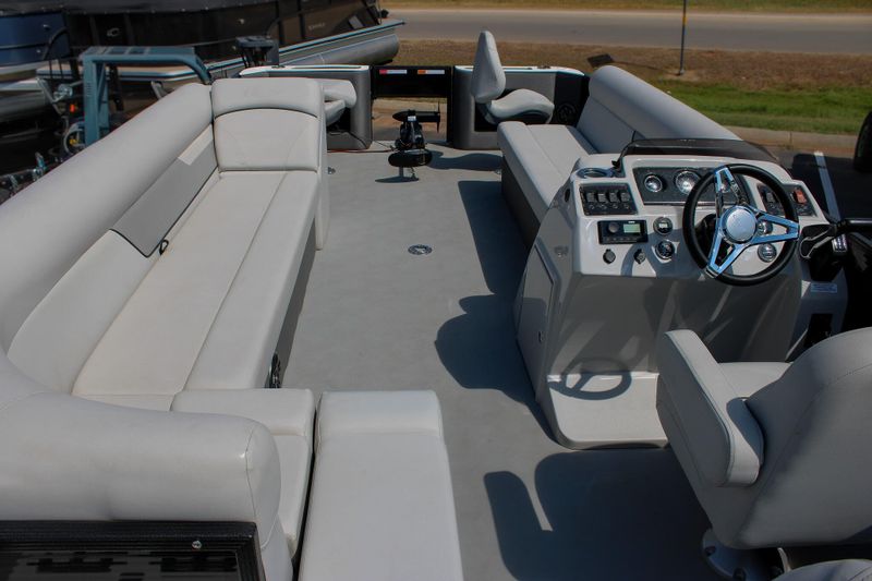 USED 2022 CREST CLASSIC FISH 220 C4 Image 41