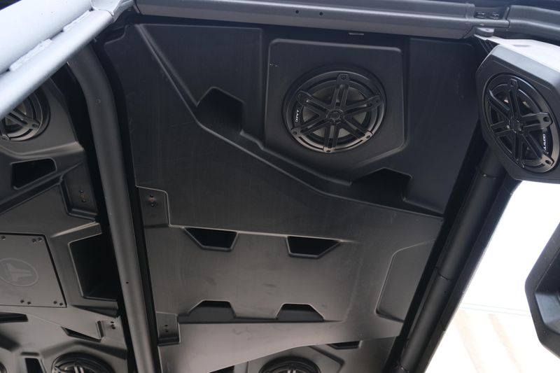 NEW 2026 CAN-AM DEFENDER MAX XT HD11 Image 37