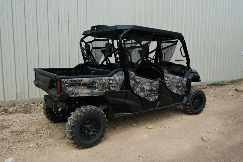 NEW 2025 HONDA PIONEER 10006 DELUXE CREW Image 3