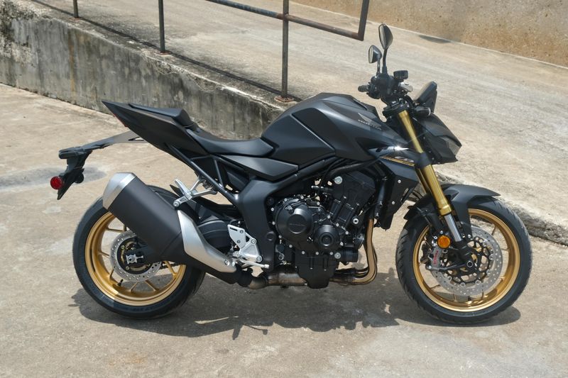 2025 Honda CB1000 HORNET SP MATTE BLACK METALLIC Image 2
