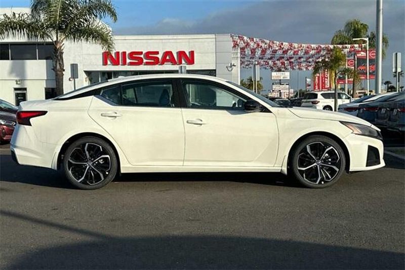 2025 Nissan Altima 2.5 SRImage 2