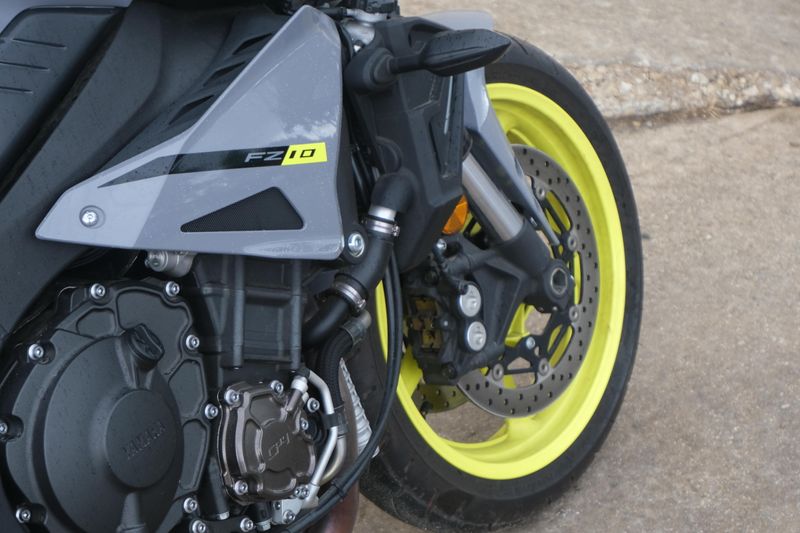 2017 Yamaha FZ10 GRAY Image 12