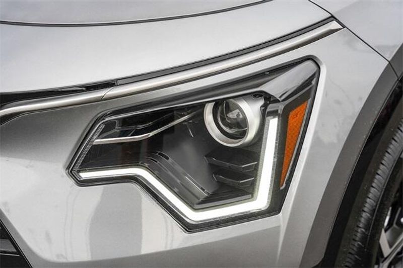 New 2025 Kia Niro EX TouringImage 16