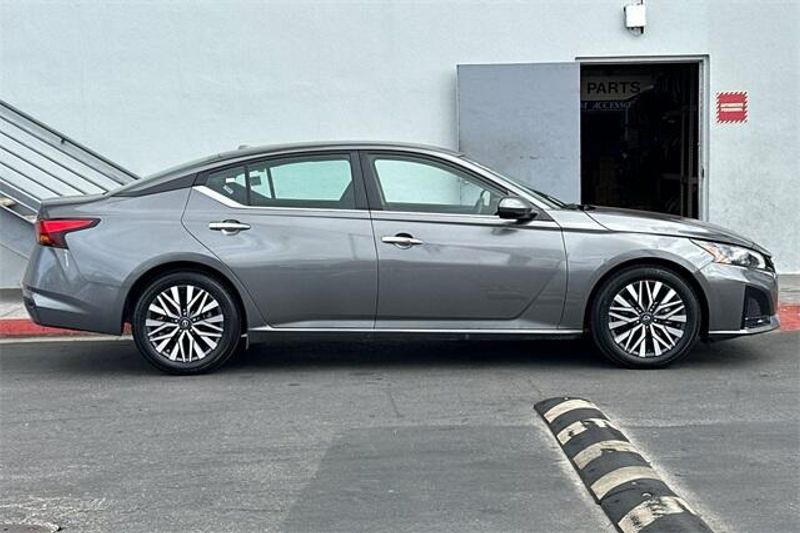 2023 Nissan Altima 2.5 SVImage 3