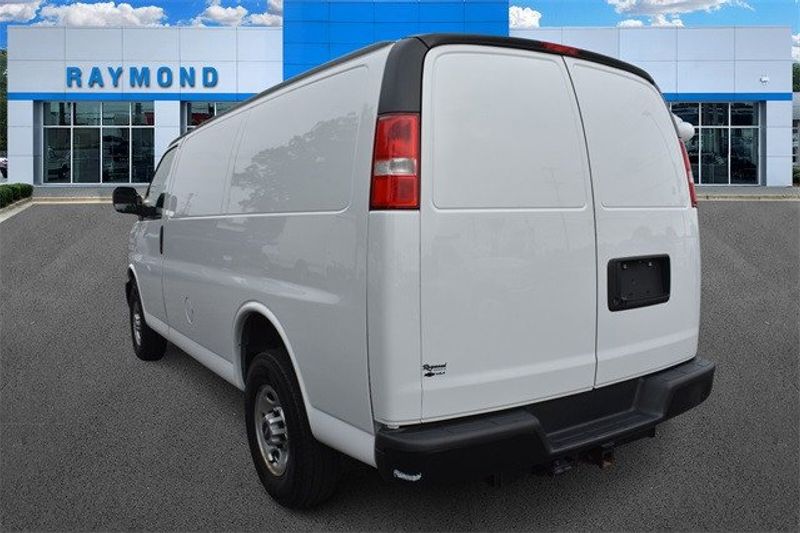 2021 GMC Savana 2500 Work VanImage 5