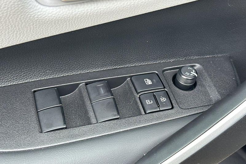 New 2025 Toyota Corolla SEImage 11