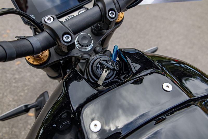 New 2025 Yamaha XSR900  RAVEN Image 23