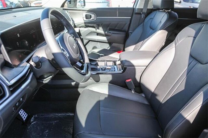 New 2025 Kia Sorento X-Line SXImage 8