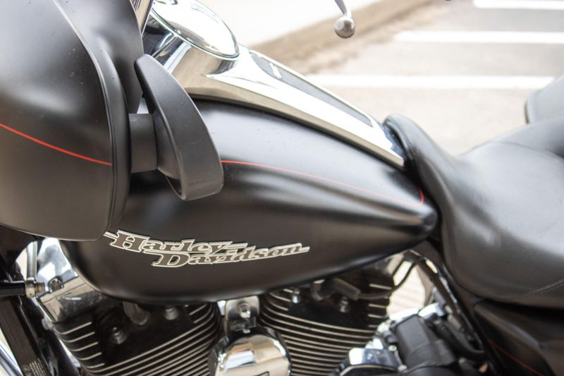 USED 2016 HARLEY STREET GLIDE SPECIAL Image 18