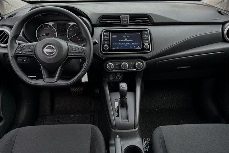 2024 Nissan Versa 1.6 SImage 10