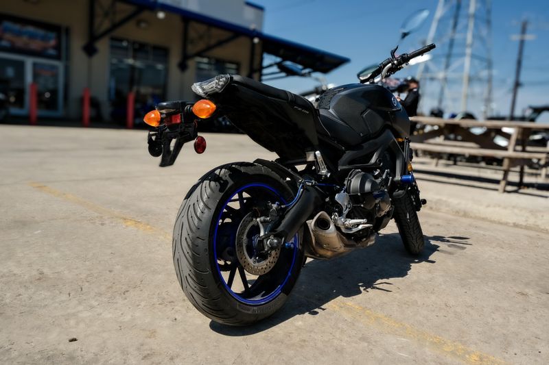 2014 Yamaha FZ09 GRAY AND BLUEImage 13